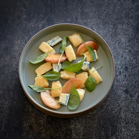 Krone Saeumerei Am Hotel