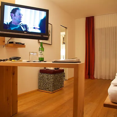 Krone Saeumerei Am Inn Hotel La Punt-Chamues-ch